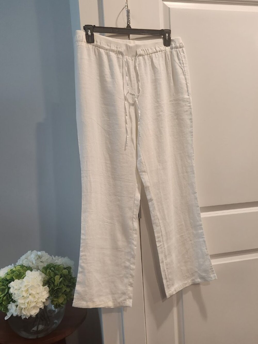 Ellen Tracy, Pull-on linen pant.  High-waisted. Wide leg.   Size Lg.
